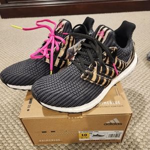Adidas women's Ultraboost DNA Zebra, SZ 10, NIB